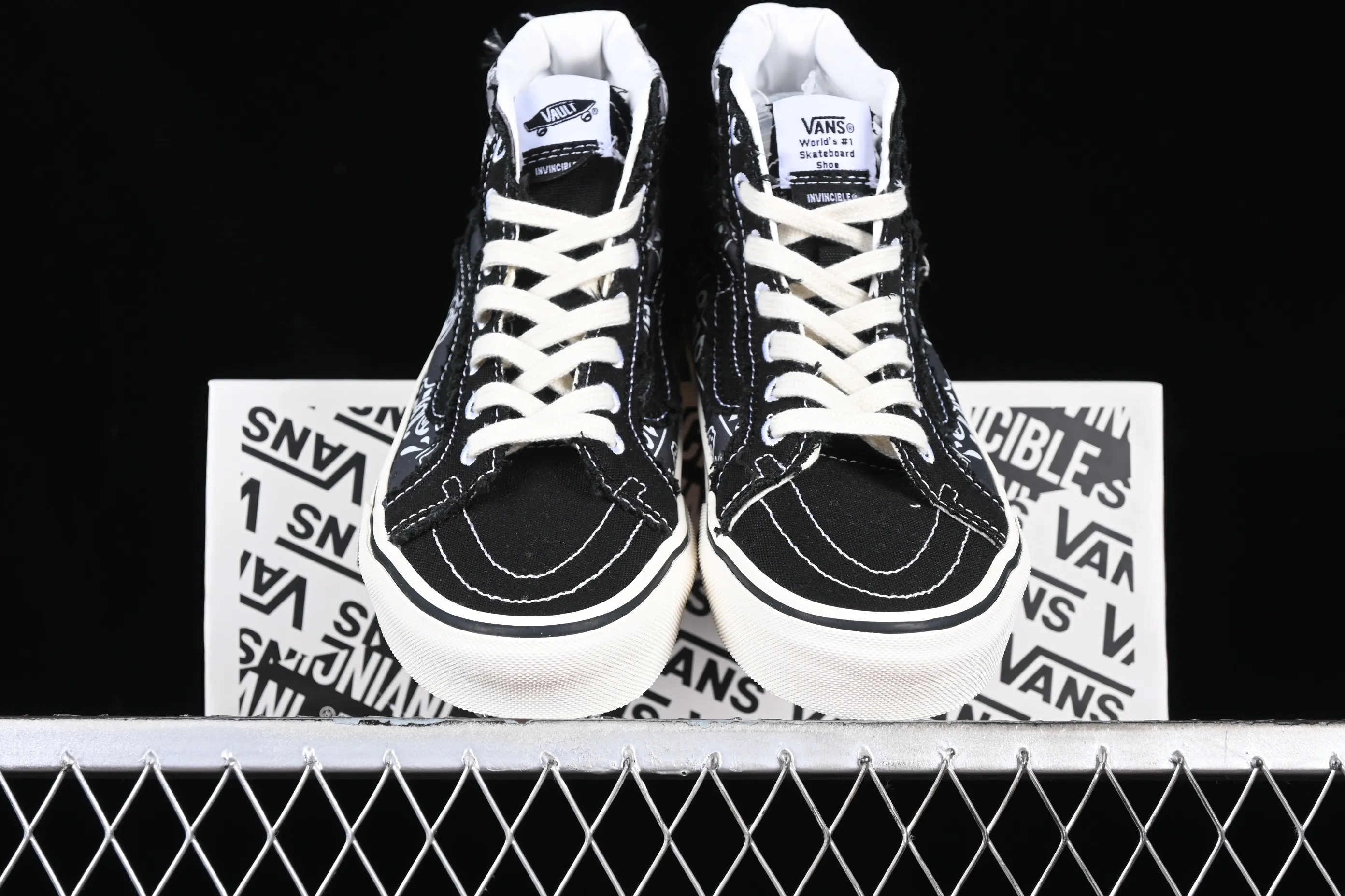 All categories Vans Vans series Vans Hi Vans high-top Vault by Vans x Invincible joint series high-top casual sneakers VN000CDDBP6